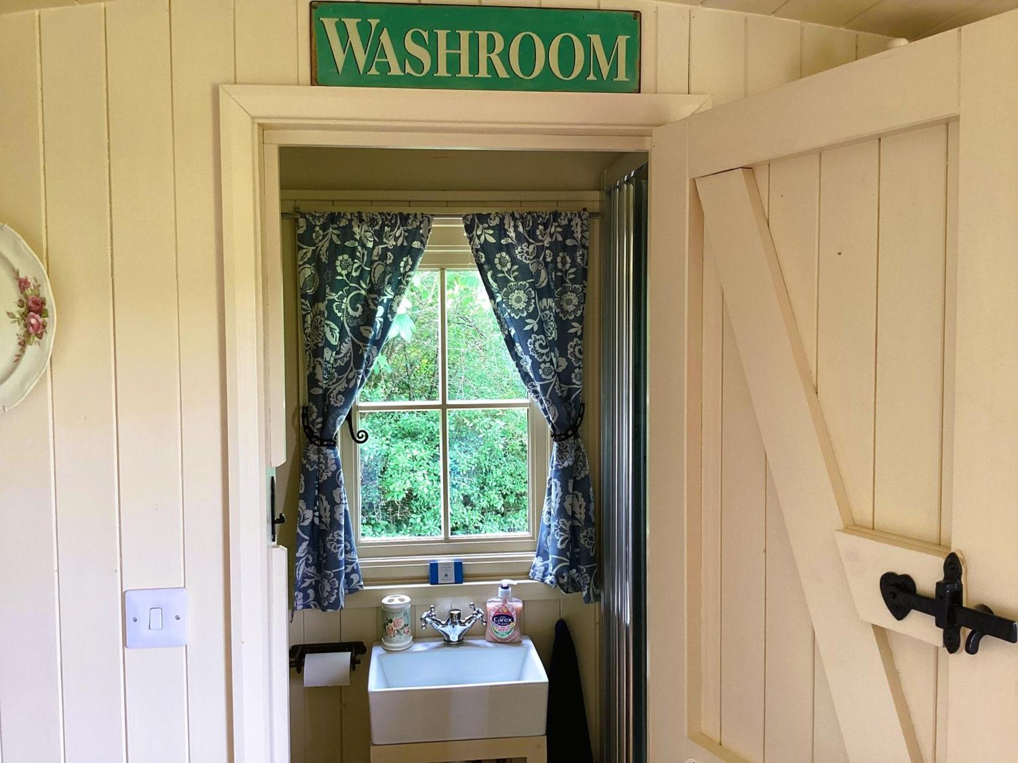 Lilly'S Pad Hotel Bude Bagian luar foto