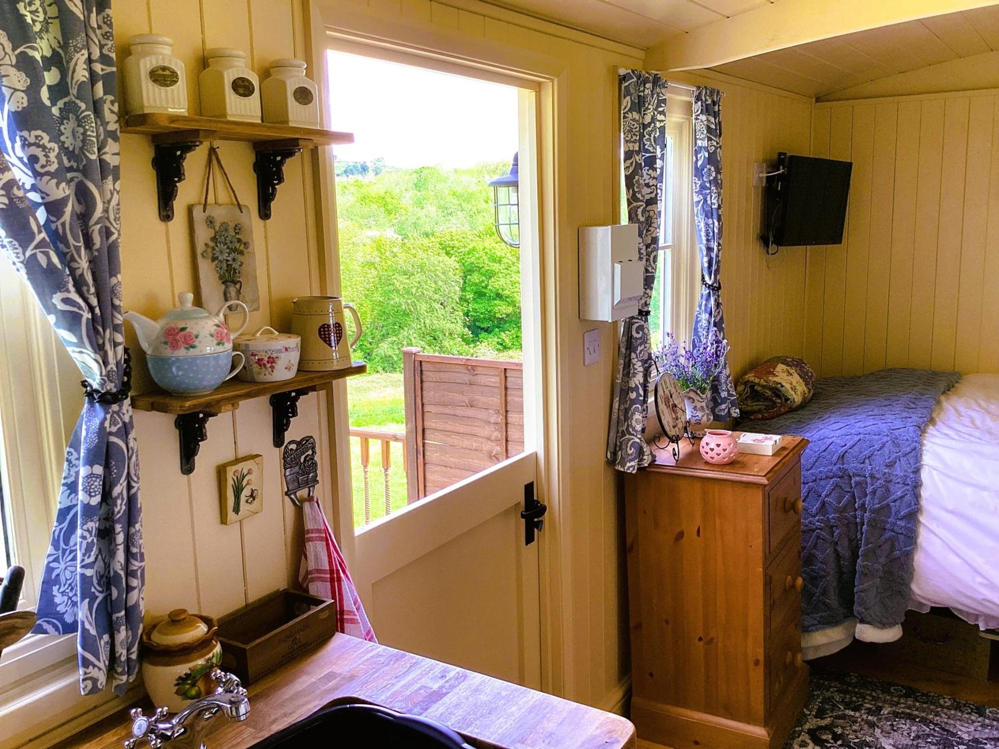 Lilly'S Pad Hotel Bude Bagian luar foto
